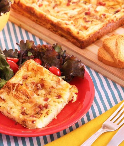 Torta Fácil de Torrada com Bacon e Queijo