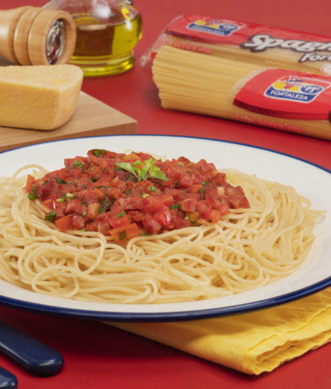 Ragu de Linguiça com Espaguete Fortaleza